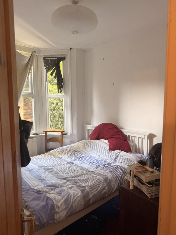 Room Cleveland Park Avenue in Greater London