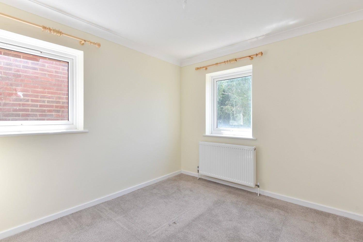 Flat Cossington Road in Canterbury