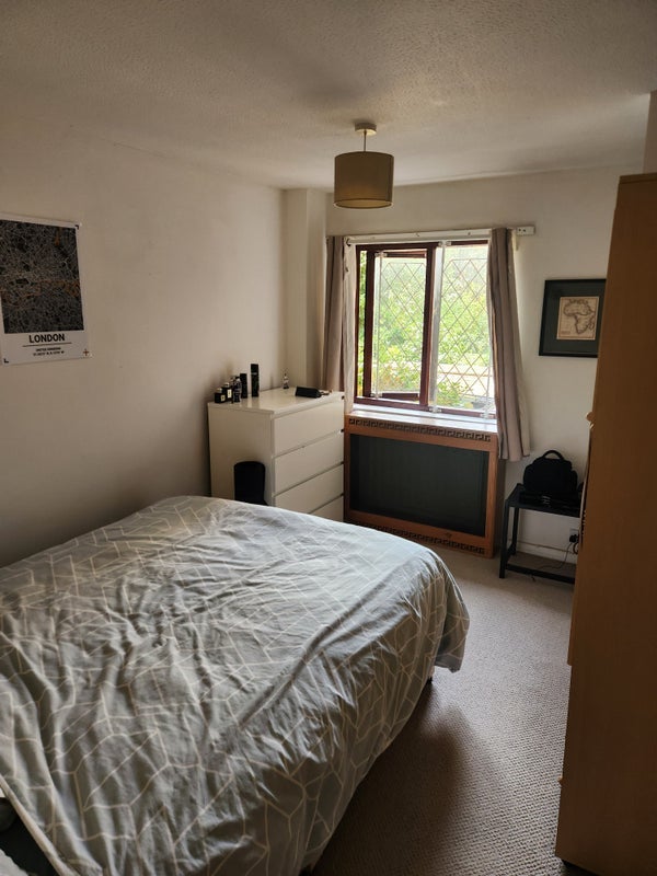 Room Fowey Close in Greater London