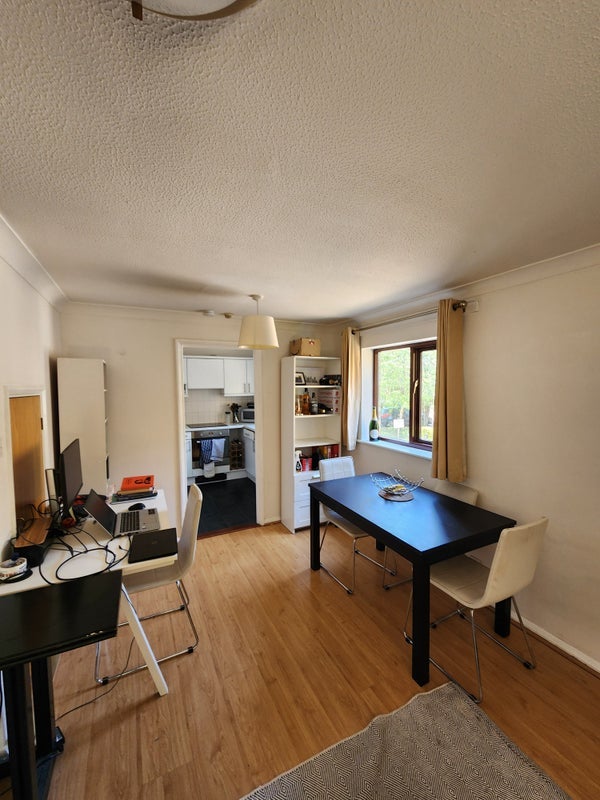 Room Fowey Close in Greater London