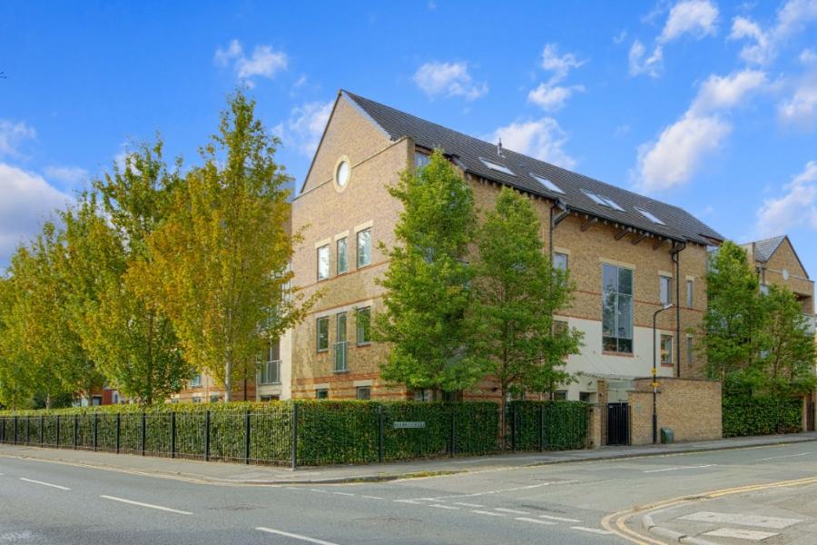 Flat Marlow Road in Maidenhead