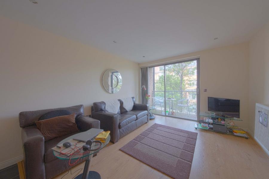 Flat Marlow Road in Maidenhead