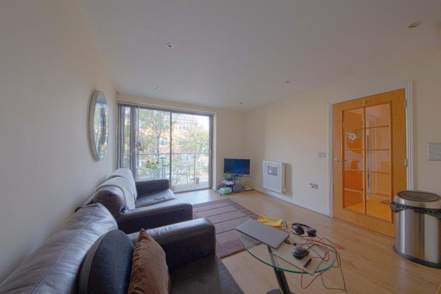 Flat Marlow Road in Maidenhead