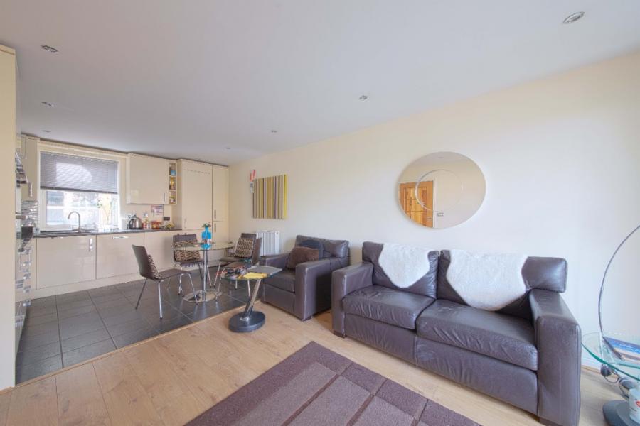 Flat Marlow Road in Maidenhead