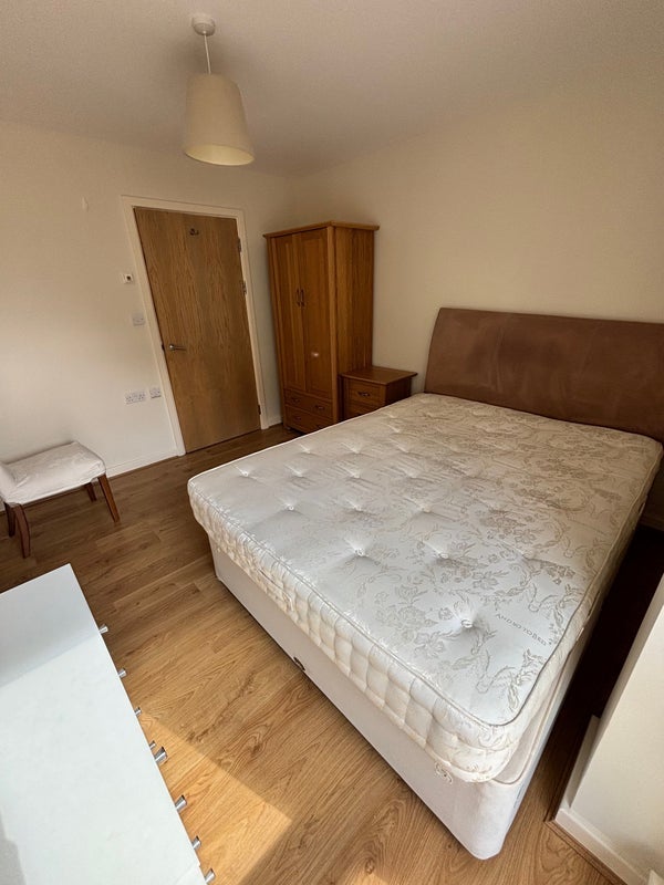 Room Dairy Close in Greater London
