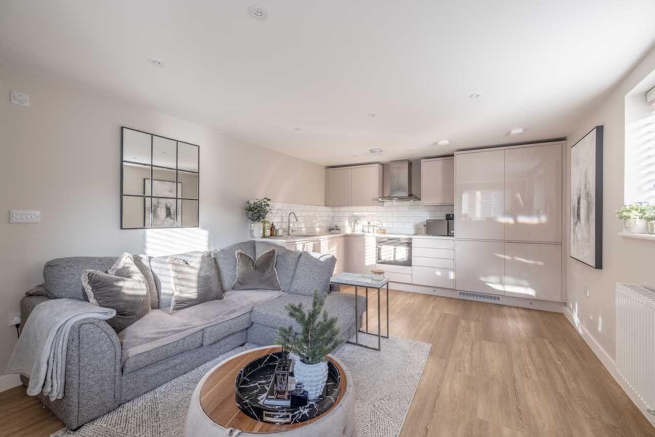 Flat Ray Park Avenue in Maidenhead