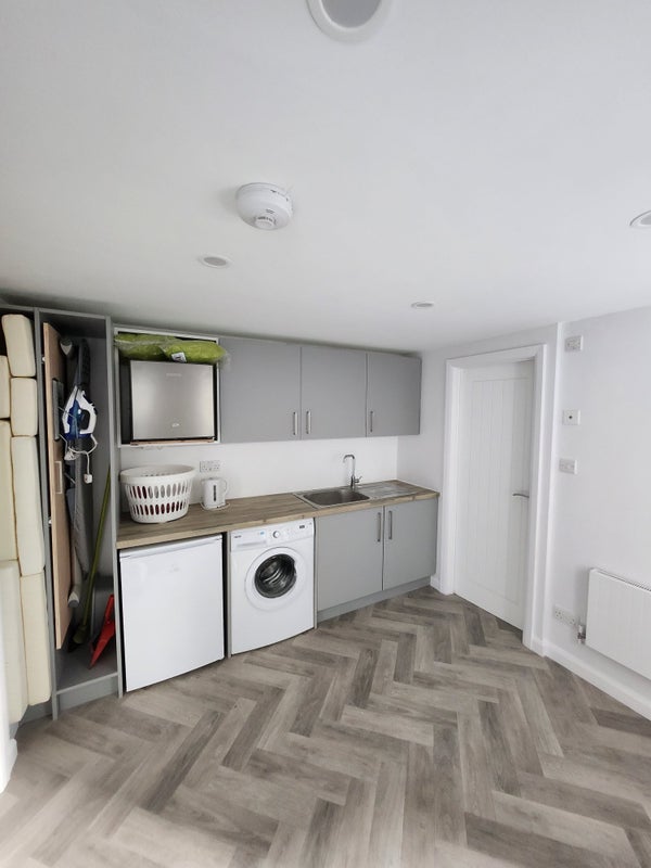 Room Ebbisham Drive in Greater London