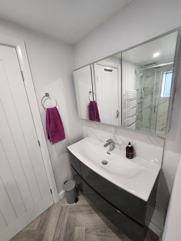 Room Ebbisham Drive in Greater London