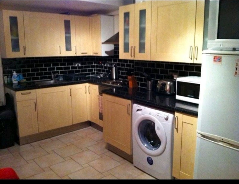 Room Aldrington Road in Greater London