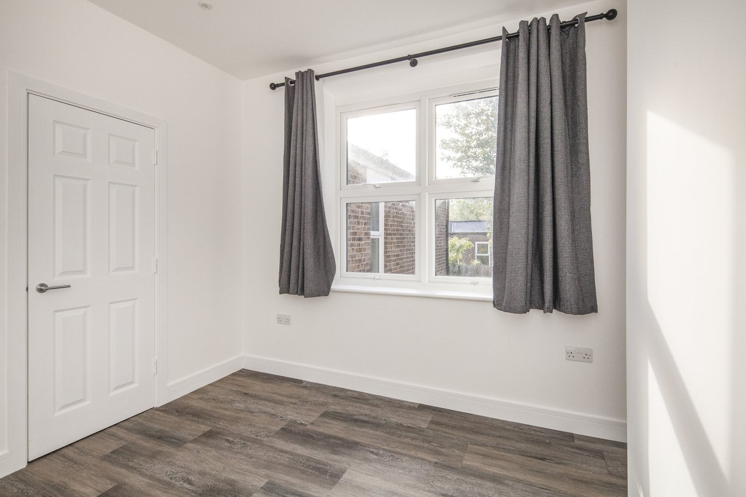 Flat Perry Rise in Greater London