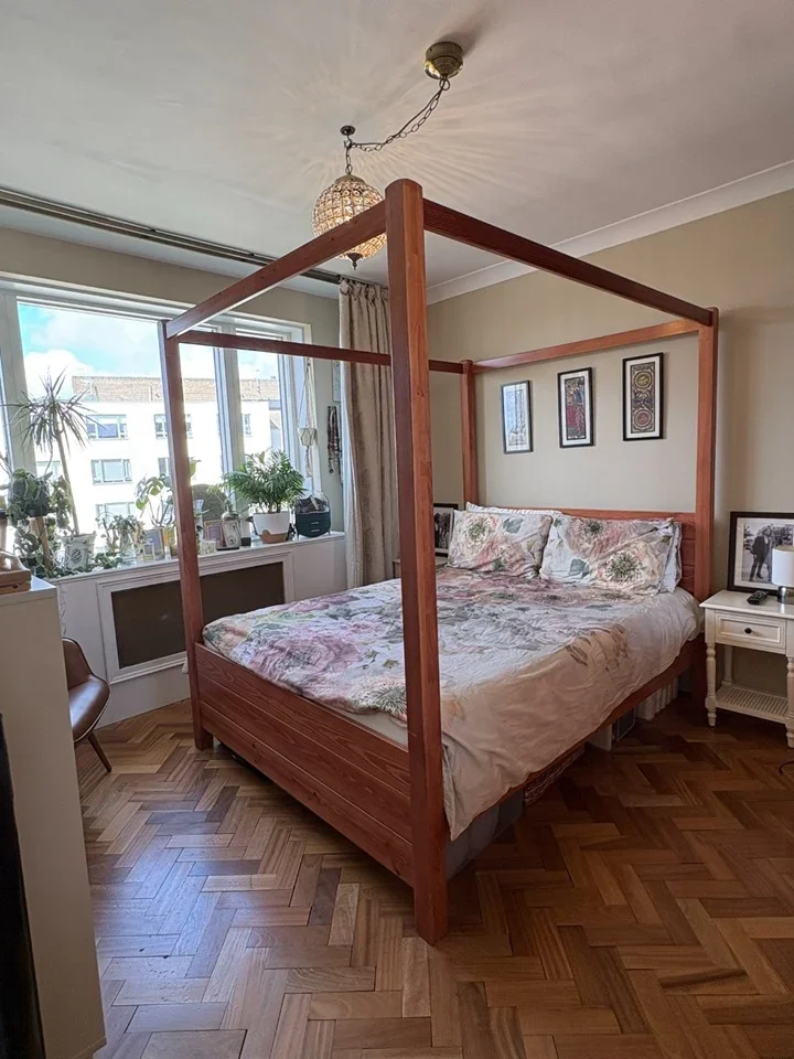 Flat Park Crescent in City of Westminster