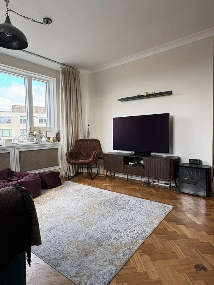 Flat Park Crescent in City of Westminster