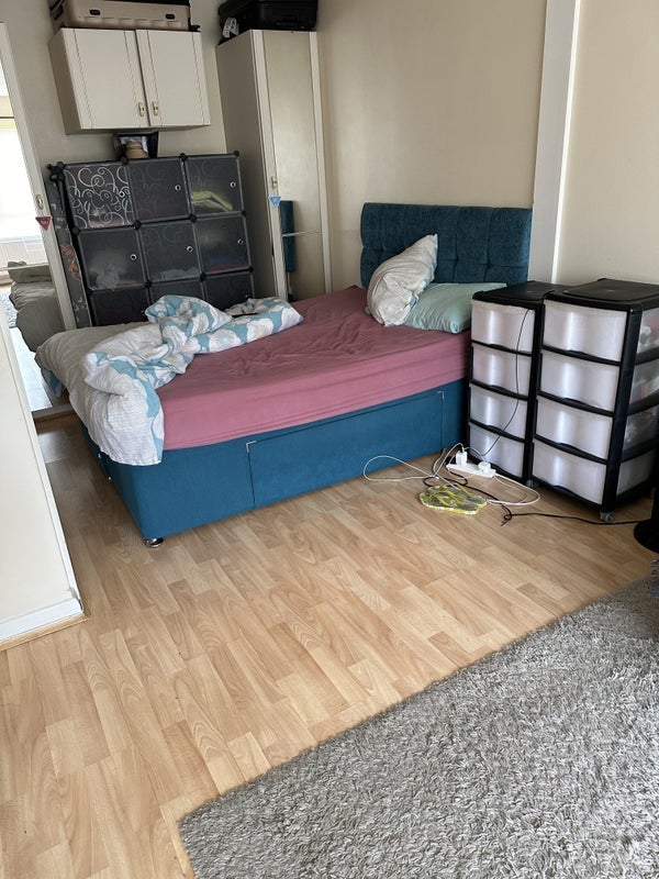 Room Westmoreland Road in Greater London