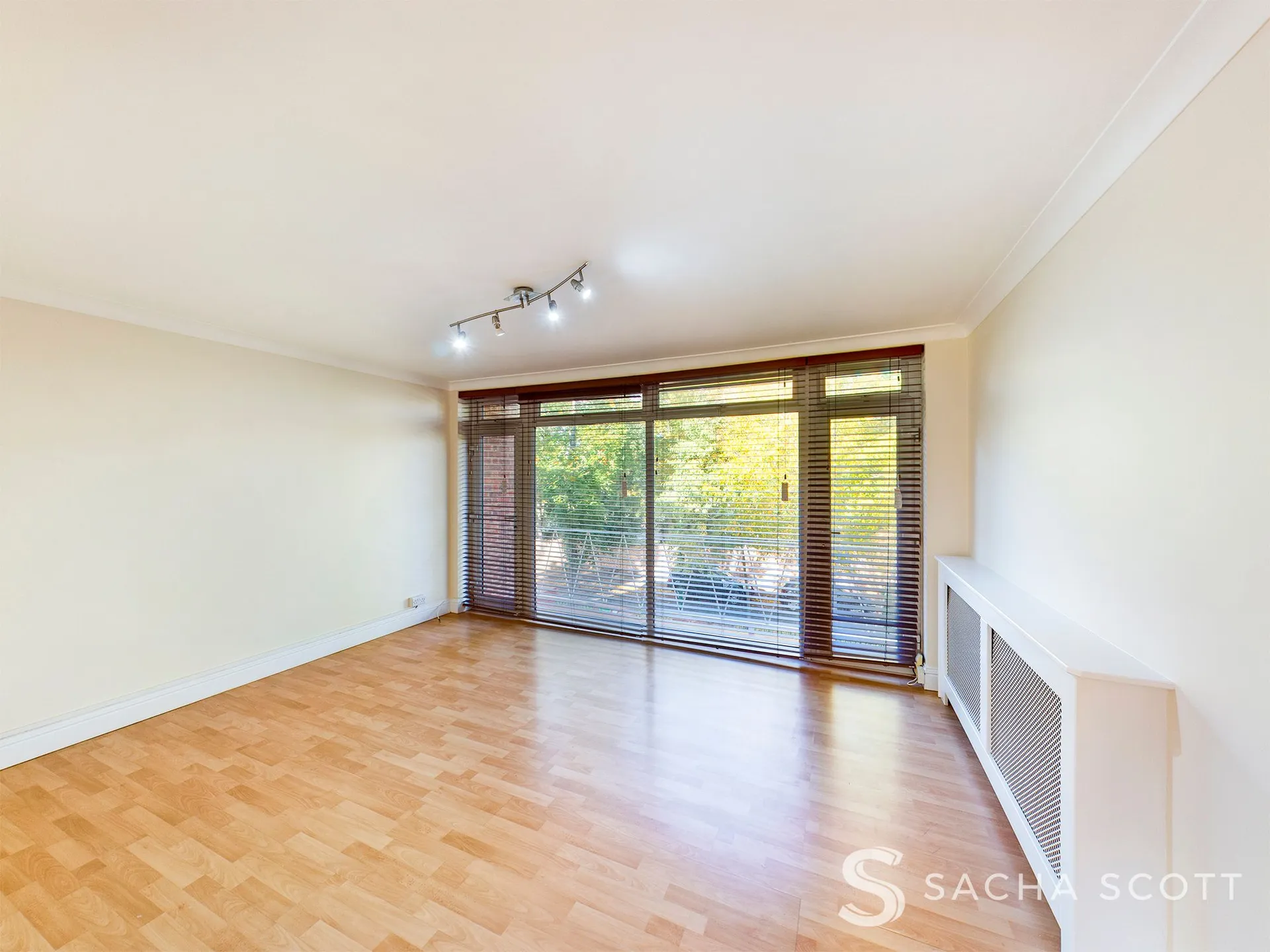 Flat Devonshire Avenue in Greater London