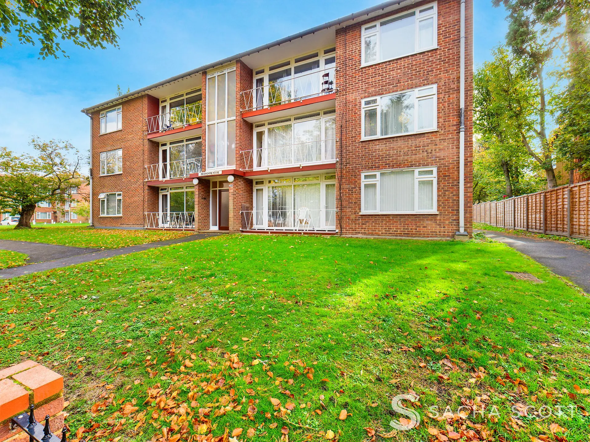 Flat Devonshire Avenue in Greater London