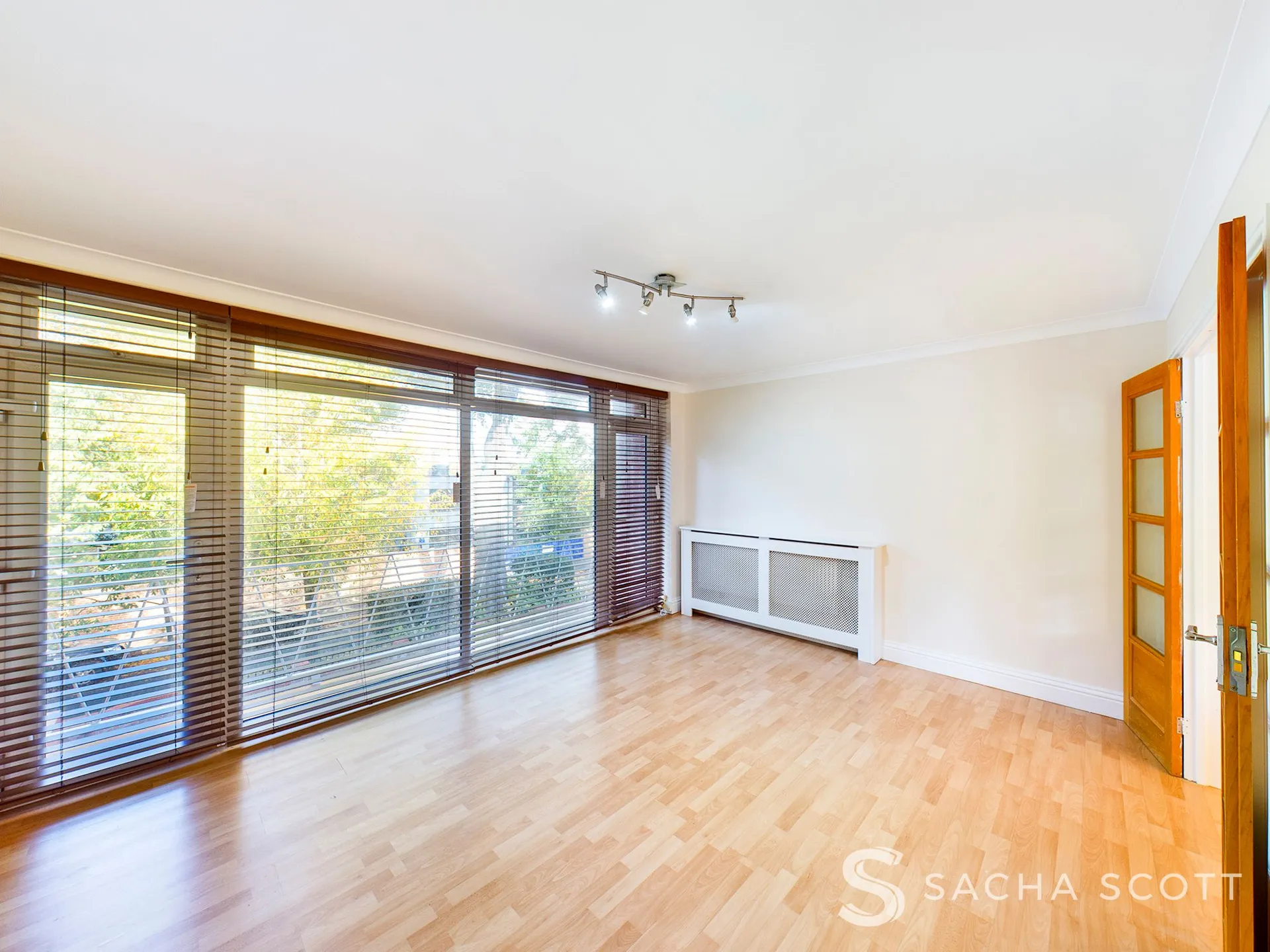 Flat Devonshire Avenue in Greater London