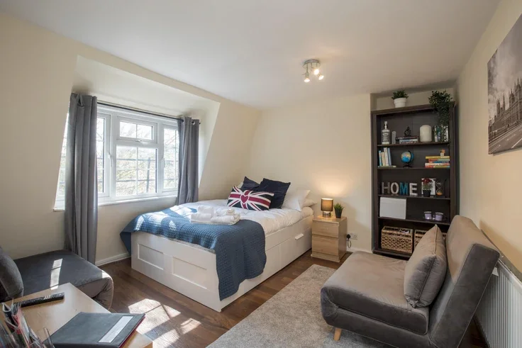 Flat Clapham Road in Greater London