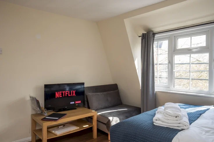 Flat Clapham Road in Greater London