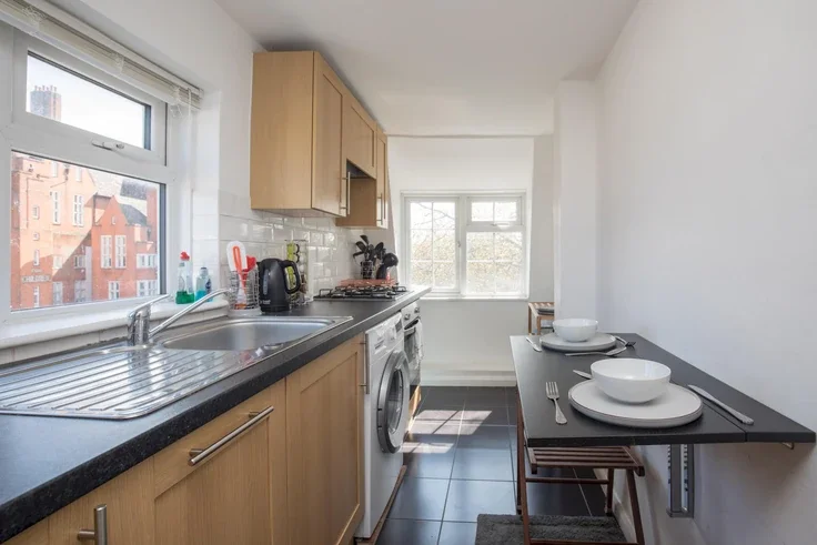 Flat Clapham Road in Greater London