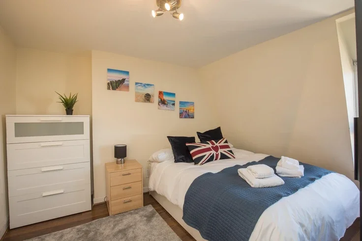 Flat Clapham Road in Greater London
