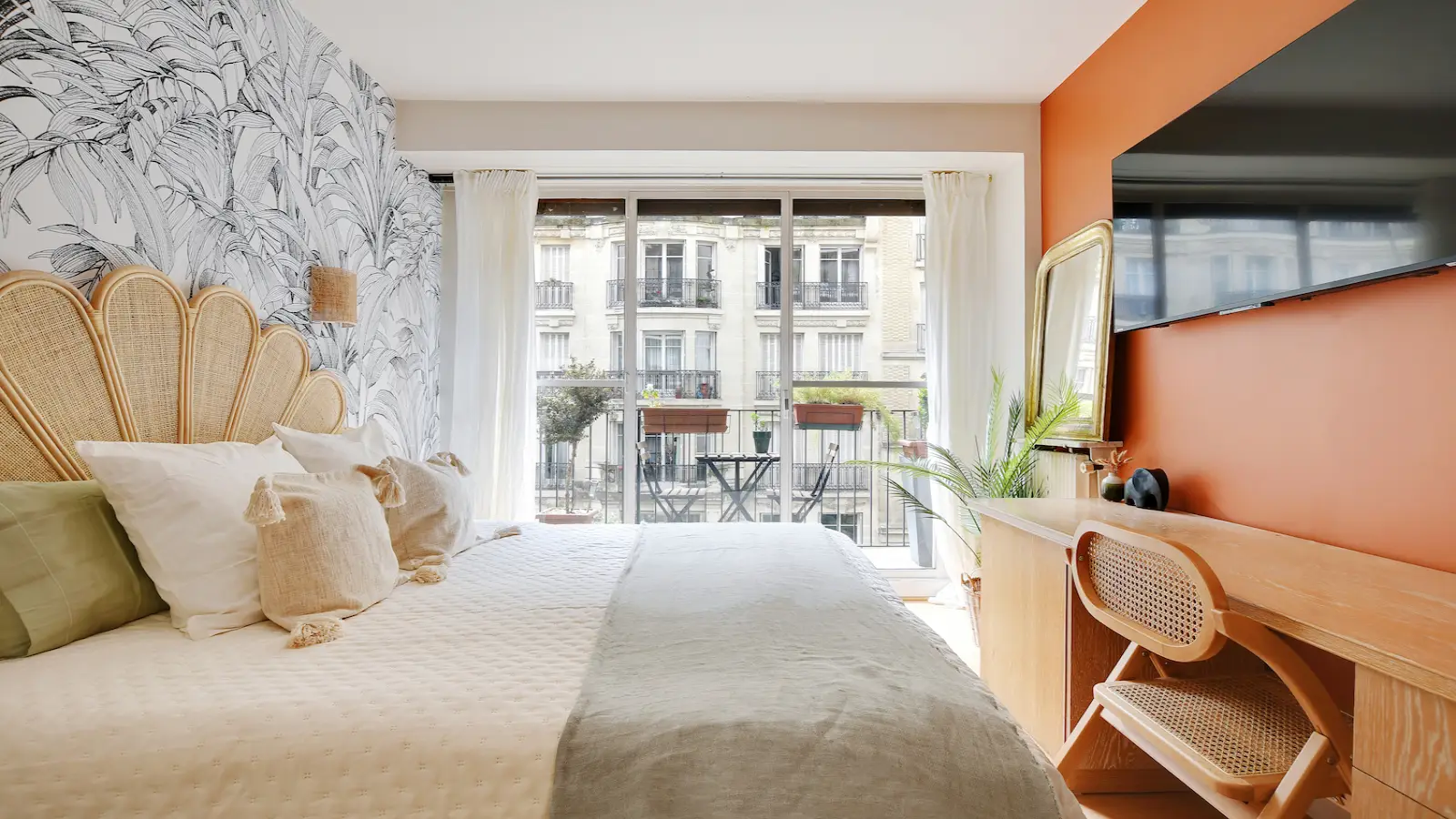 Room Place du Costa Rica in Paris