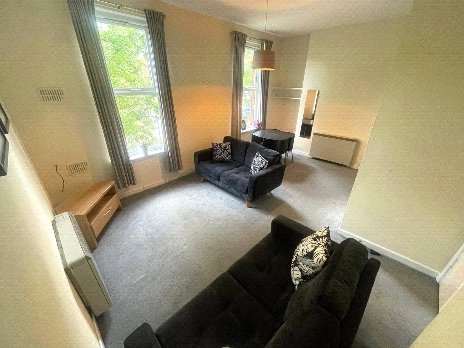 Room Hathersage Road in Manchester