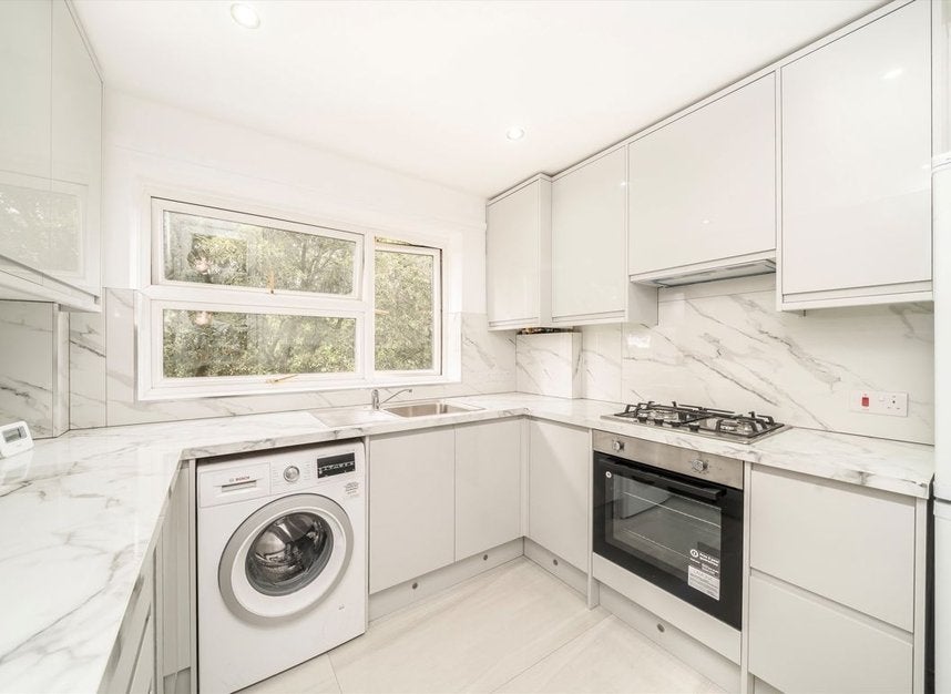Flat Ridgway in Greater London