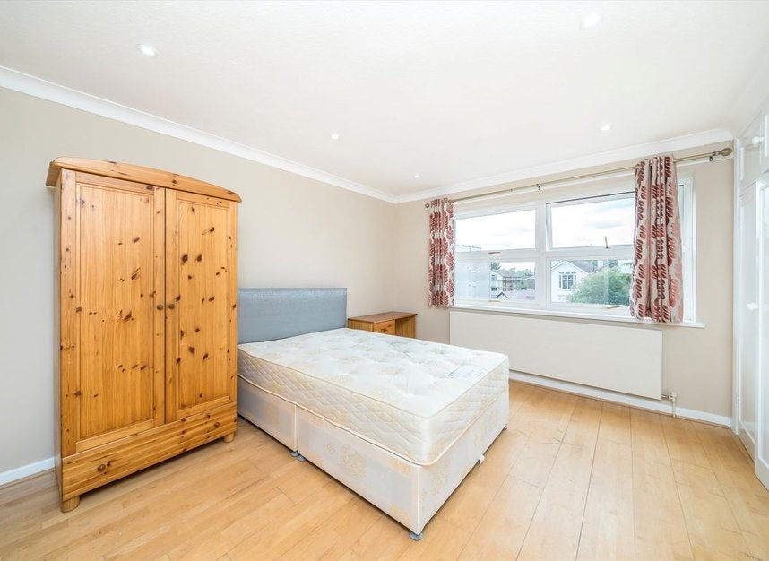 Flat Ridgway in Greater London