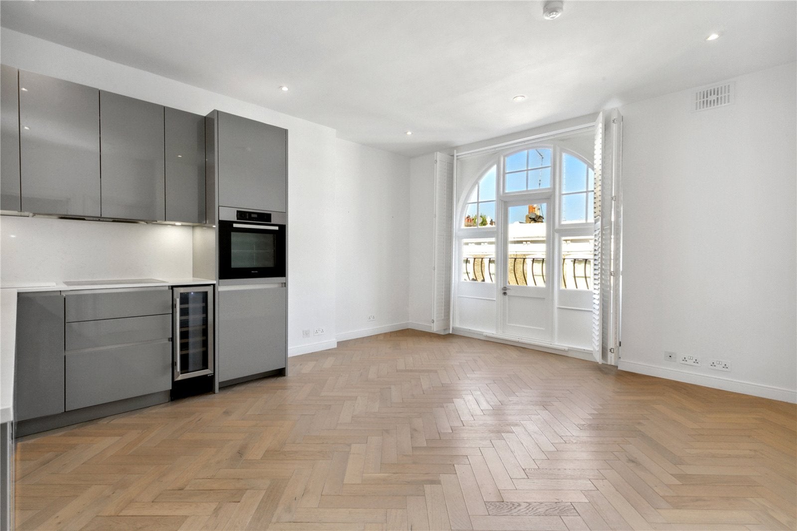 Flat Fawcett Street in Greater London