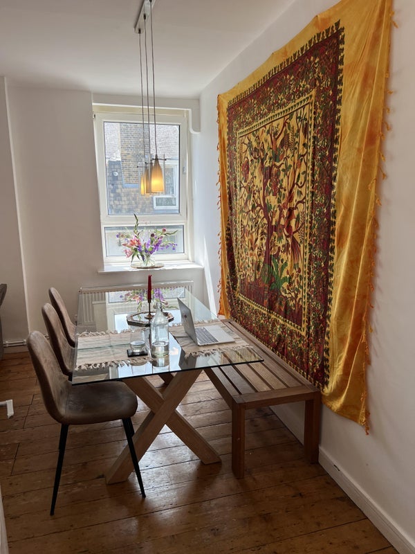 Room Jebb Avenue in Greater London