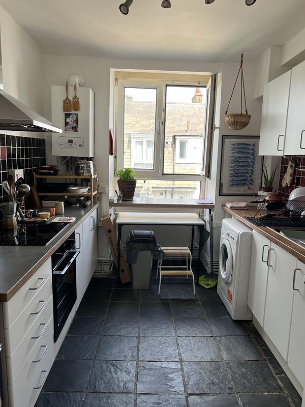 Room Jebb Avenue in Greater London