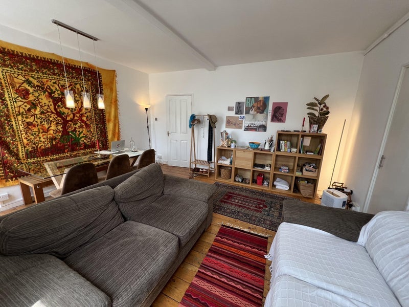 Room Jebb Avenue in Greater London