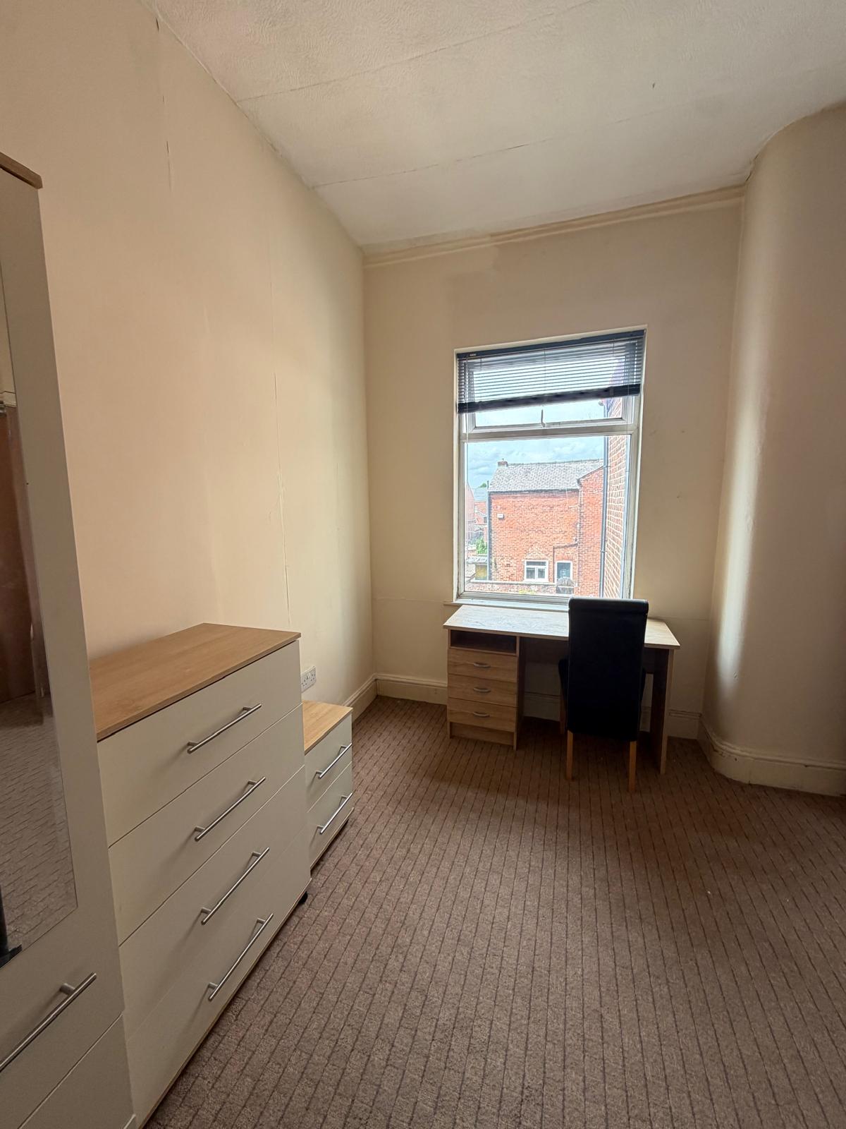 Room Station Road in Salford