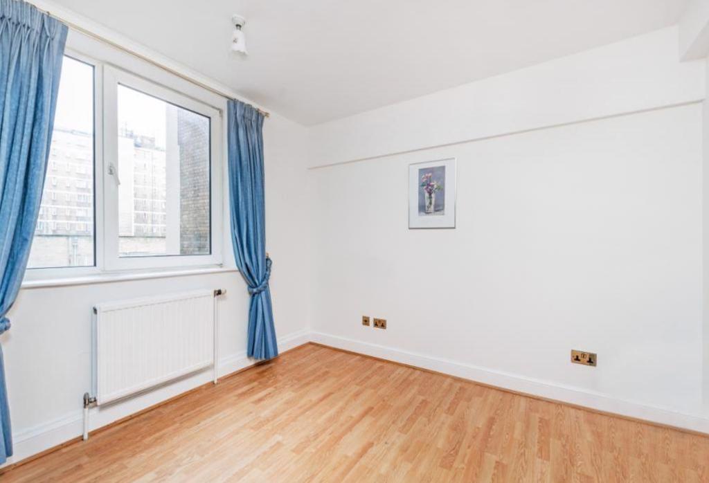 Flat Sloane Avenue in Greater London