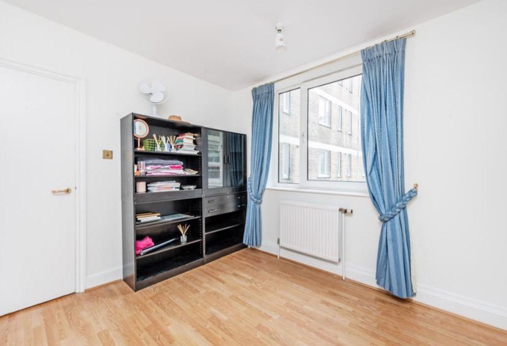 Flat Sloane Avenue in Greater London