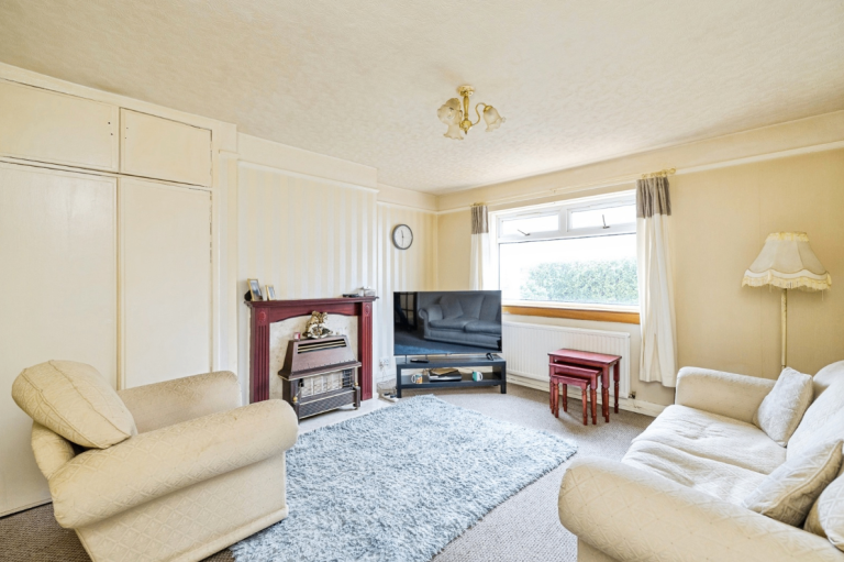 Flat Ochiltree Gardens in City of Edinburgh