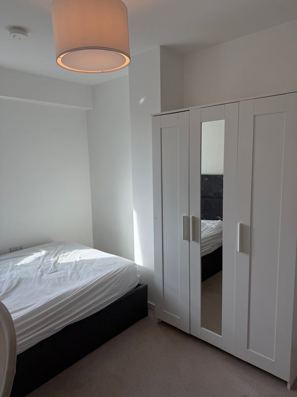 Room Heartwell Avenue in Greater London