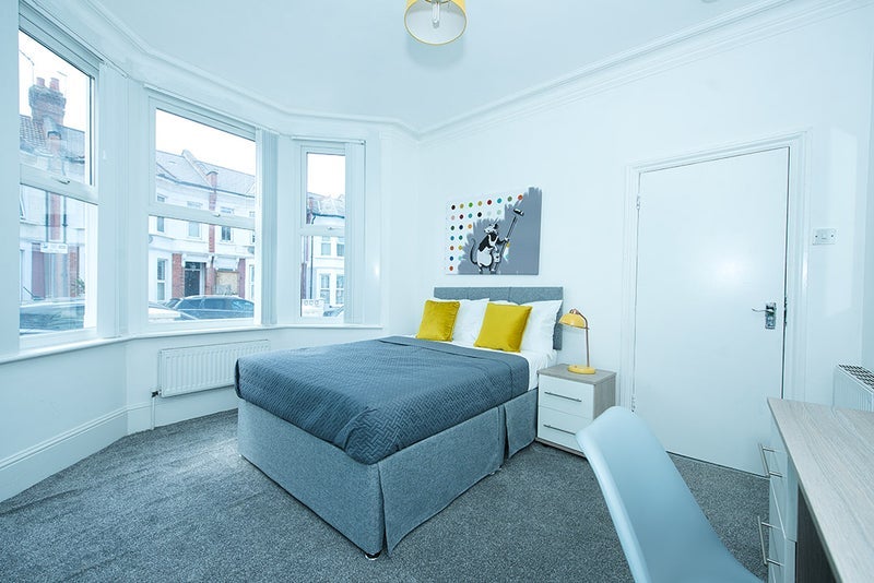 Room Gowan Road in Greater London