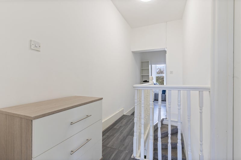 Room Gowan Road in Greater London
