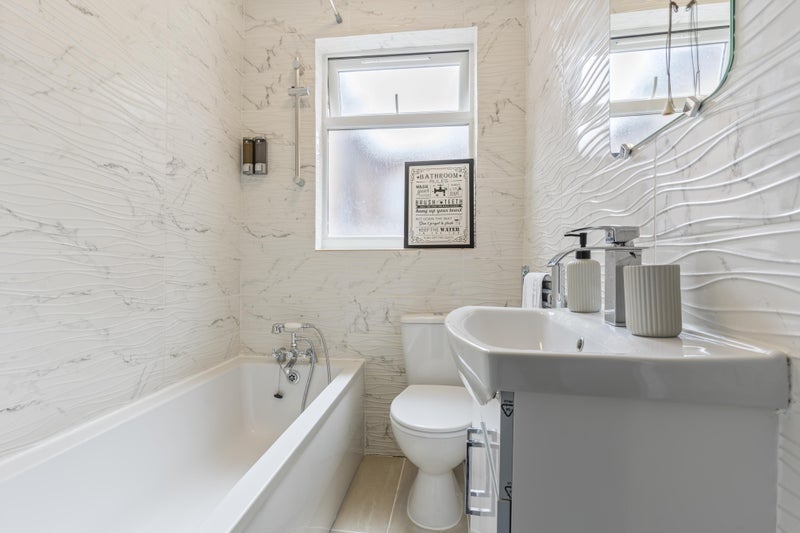 Room Gowan Road in Greater London
