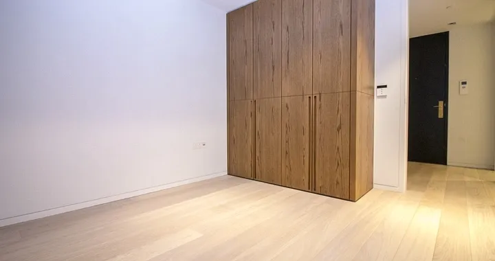 Flat Bartholomew Close in City of London