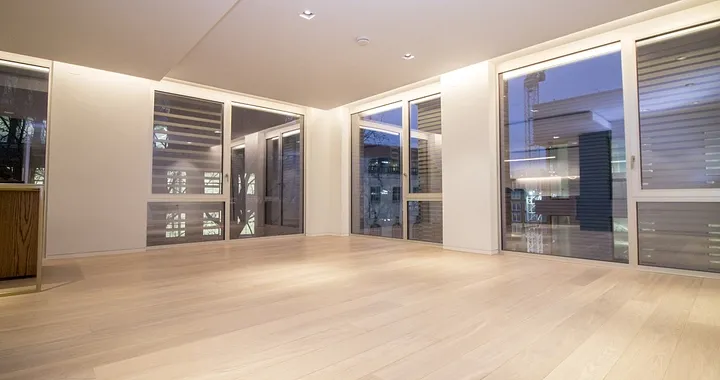 Flat Bartholomew Close in City of London