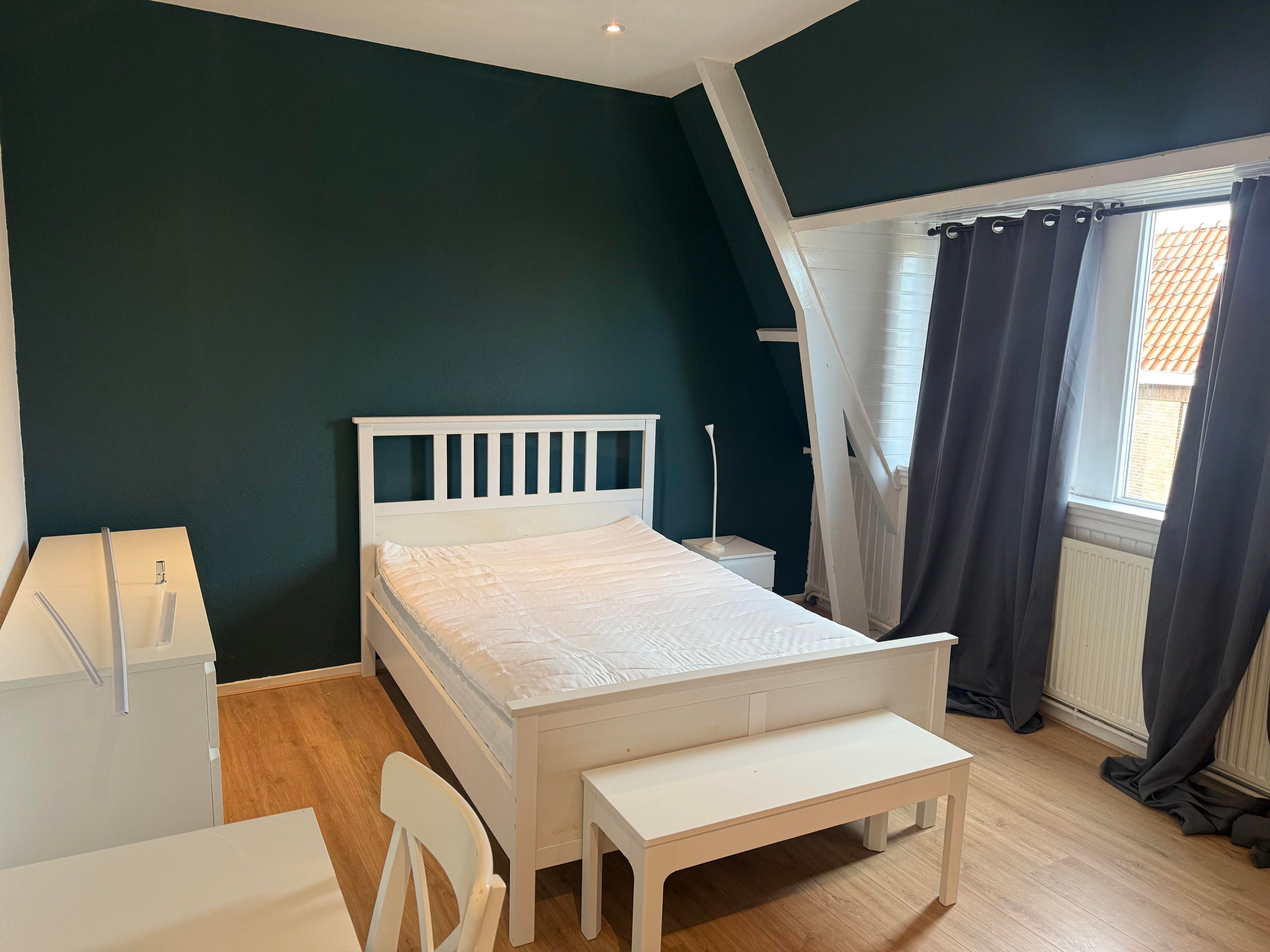 Kamer Willem van Hillegaersbergstraat in Rotterdam