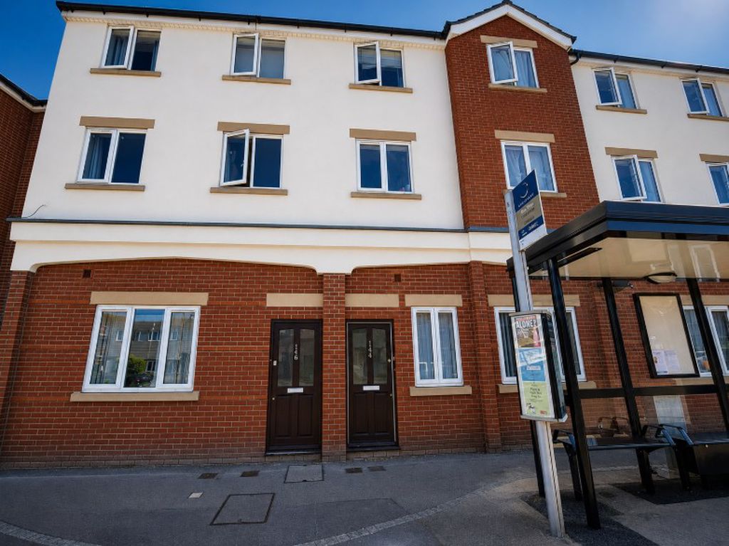 Flat The Crossways in Gosport