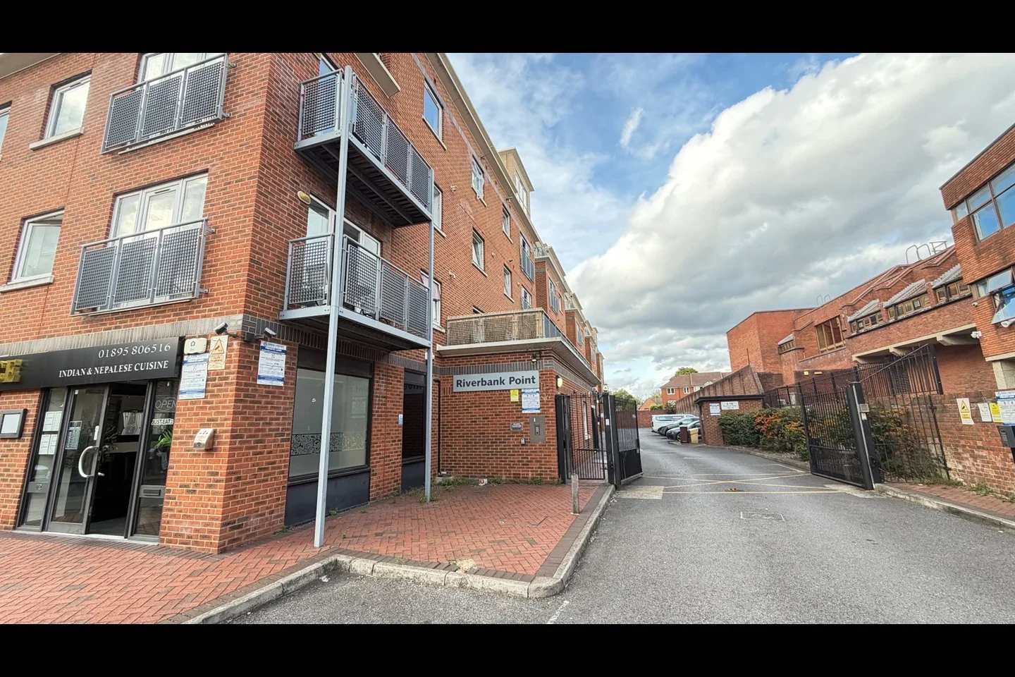 Flat Pages Lane in Greater London