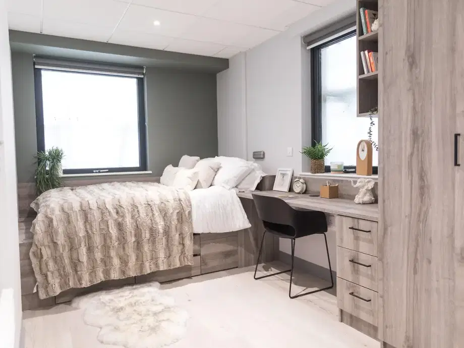 Room King's Road in Swansea