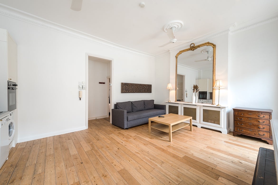 Flat Upper Berkeley Street in City of Westminster