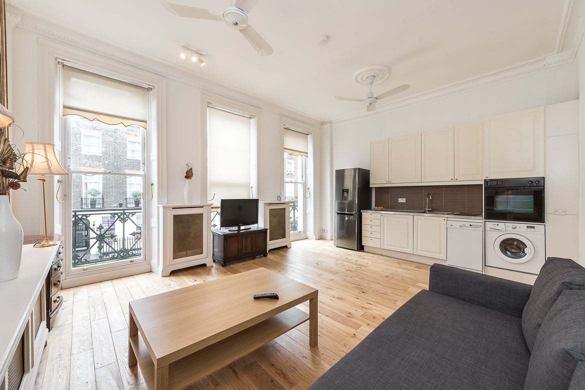 Flat Upper Berkeley Street in City of Westminster