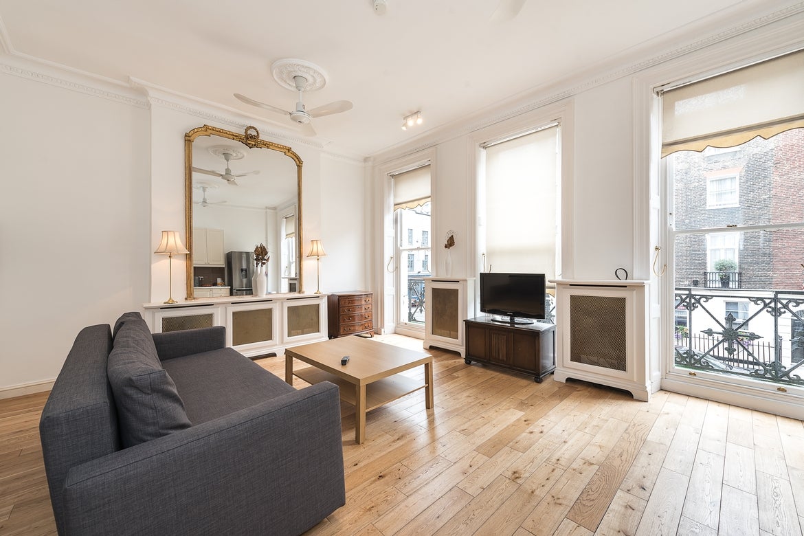 Flat Upper Berkeley Street in City of Westminster