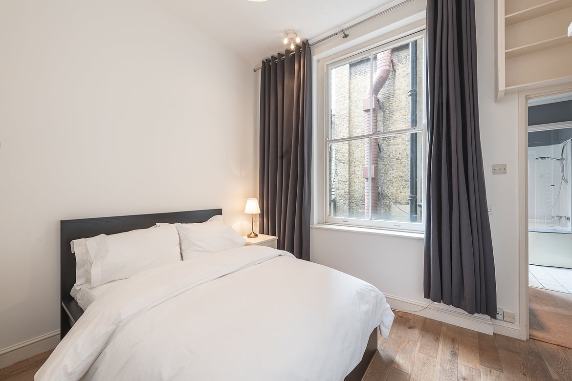 Flat Upper Berkeley Street in City of Westminster